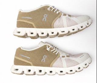(Category: ) located in . Submitted by kons.closet (Listing ID 1470195257, Image 1). Description: .
