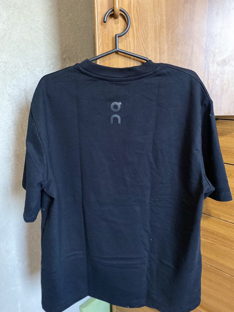 On Cloud Shirt (Category: Formal Shirts) located in Manila. Submitted by dustindustin (Listing ID 1470297533, Image 2). Description: Size M Pick up or lalamove only 📍Valenzuela.