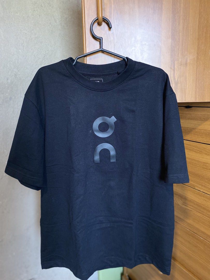 On Cloud Shirt (Category: Formal Shirts) located in Manila. Submitted by dustindustin (Listing ID 1470297533, Image 1). Description: Size M Pick up or lalamove only 📍Valenzuela.