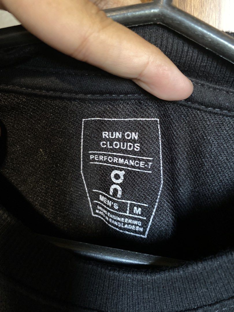 On Cloud Shirt (Category: Formal Shirts) located in Manila. Submitted by dustindustin (Listing ID 1470297533, Image 3). Description: Size M Pick up or lalamove only 📍Valenzuela.