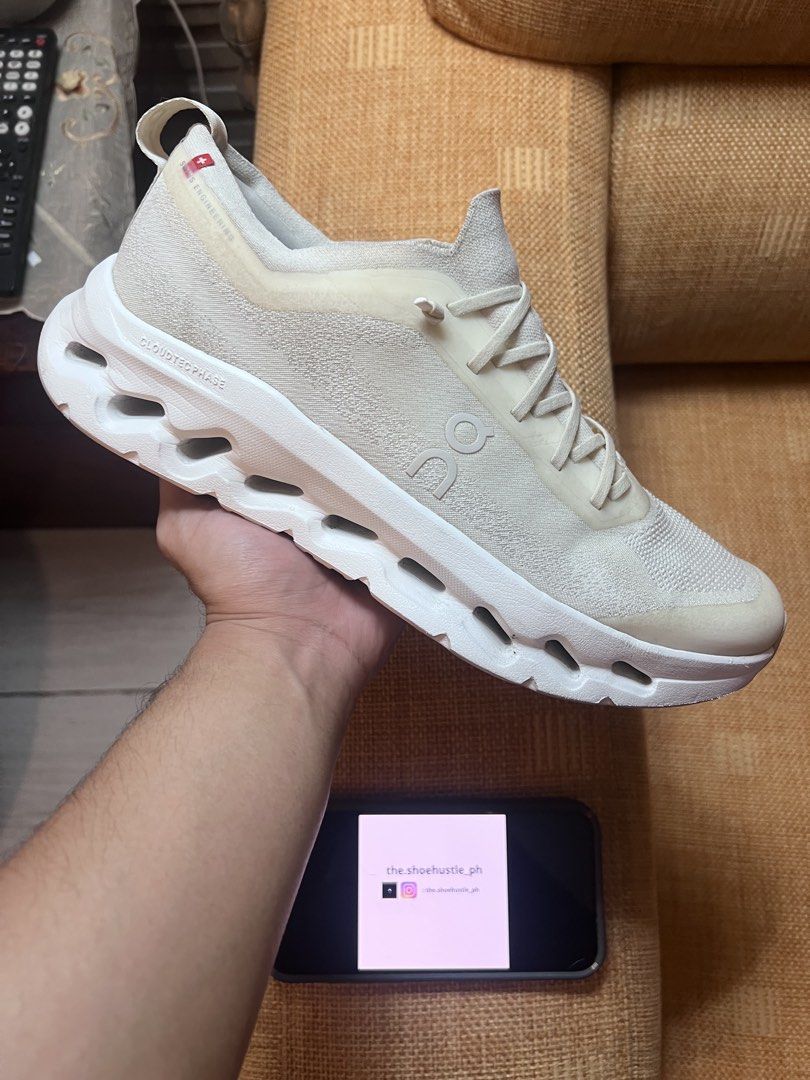 On Cloutilt Moon “White Frost” (Category: Sneakers) located in Pasay City. Submitted by _enzo20 (Listing ID 1470212059, Image 1). Description: STEAL?!? On Cloudtilt Moon “White Frost” Php 5,985 only! size 10.5M Used Pair only PM for more details! @the.shoehustle_ph.