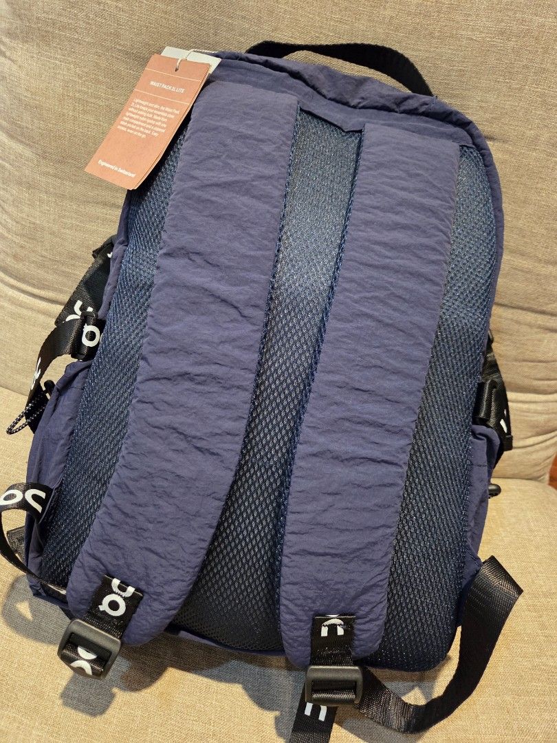 On Running Waist Pack Lite 2L (Category: Belt bags, Clutches and Pouches) located in Manila. Submitted by mysticrabbit.284012 (Listing ID 1470147332, Image 3). Description: - Brand new with original tags still attached - Color: Dark navy blue - Capacity: 2 liters (super lightweight at only 110g) - Comfortable, breathable mesh back padding with adjustable strap - Secure main zippered compartment plus front slip pocket with bungee cord closure.