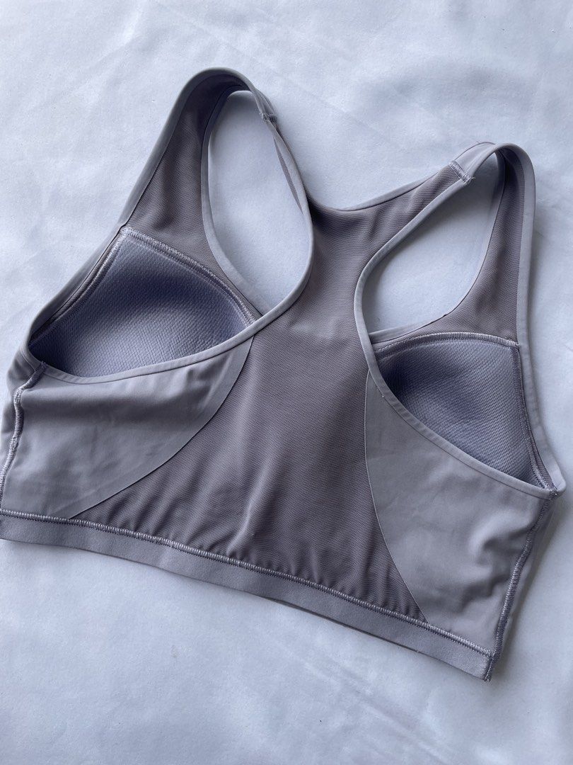 On Women's Train Bra (Category: Activewear) located in Subic. Submitted by sleevesandbottoms (Listing ID 1470315409, Image 3). Description: On Women’s Train Bra ₱350 plus shipping fee Small to Medium | Light Gray 🚚J&T Olongapo City.