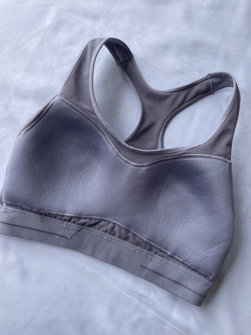 On Women's Train Bra (Category: Activewear) located in Subic. Submitted by sleevesandbottoms (Listing ID 1470315409, Image 2). Description: On Women’s Train Bra ₱350 plus shipping fee Small to Medium | Light Gray 🚚J&T Olongapo City.