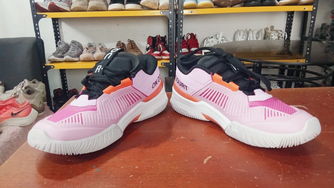 OnCloud On Court Shoe (Category: Sneakers) located in Cainta. Submitted by wichaelthriftstall (Listing ID 1470316667, Image 3). Description: size 5 euro 36 location Cainta Rizal (Sto.Domingo) payment first before equipped rules. for meet up only dito lang po: Uncle John's Riverside Ortigas Extension near SM East Ortigas. mode of payment - gcash,maya, maribank,gotyme and more. mode of shipping - j&t,lalamove,joyride,grab,angkas padala, jrs, LBC an