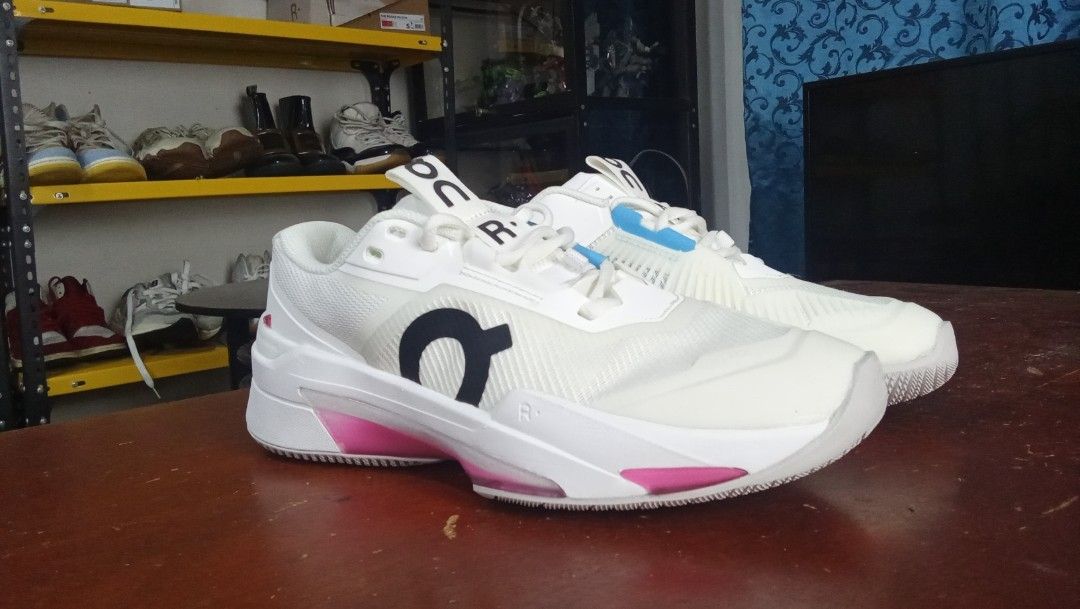 OnCloud Shoes (Category: Sneakers) located in Cainta. Submitted by wichaelthriftstall (Listing ID 1470317205, Image 2). Description: size 7 euro 38 women location Cainta Rizal (Sto.Domingo) payment first before equipped rules. for meet up only dito lang po: Uncle John's Riverside Ortigas Extension near SM East Ortigas. mode of payment - gcash,maya, maribank,gotyme and more. mode of shipping - j&t,lalamove,joyride,grab,angkas padala, jrs, LBC and 
