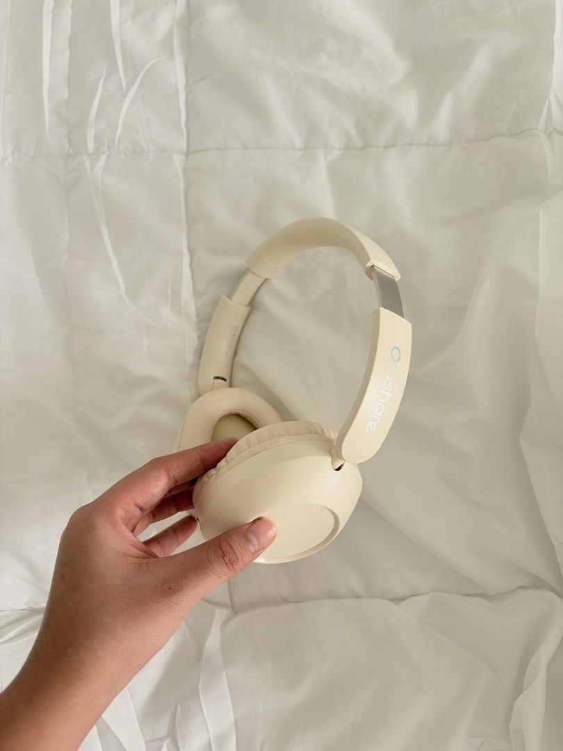 Orashare Wireless Headphones Cream (Category: Headphones & Headsets) located in Manila. Submitted by uzi911 (Listing ID 1470142135, Image 3). Description: - Brand/Model: Orashare Over-Ear Wireless Headphones - Color: Aesthetic Creamy Beige - Condition: Excellent, clean ear pads (as seen in photos) - Comfort: Plush padded ear cushions and adjustable headband for long-term wear - Features: Wireless setup for tangle-free music and calls - Reason for