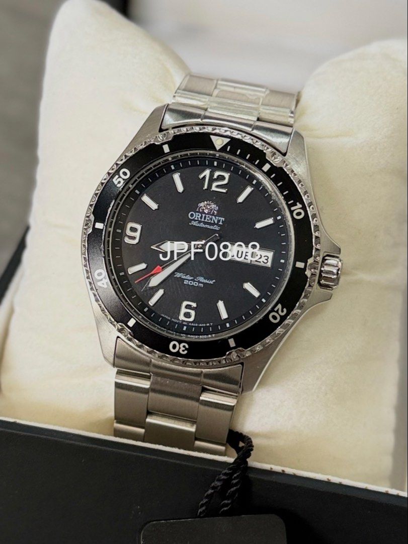 Orient Mako 2 FAA02001B9 (Category: Men's Watches) located in Makati City. Submitted by jpf0808 (Listing ID 1470205700, Image 1). Description: Orient Mako 2 FAA02001B9 41.5 mm diameter 200 m WR 40 hrs PR Black Dial Comes with resized but unused steel bracelet Negligible hairline scratches on case Slight fading on bezel.