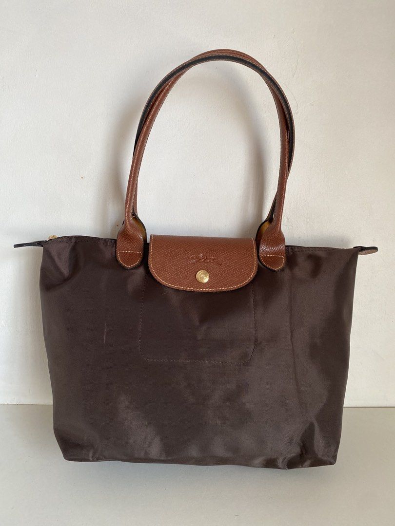Orig Longchamp (Category: Looking For) located in Valenzuela. Submitted by leneluxe (Listing ID 1470195768, Image 1). Description: Longchamp tote bag Nylon leather material Good Condition No flaws Mimimal signs of use only Japan source .