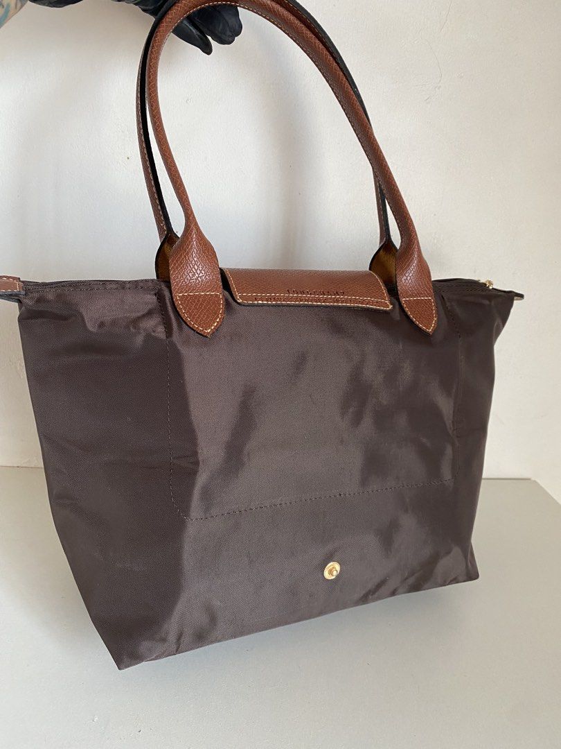 Orig Longchamp (Category: Looking For) located in Valenzuela. Submitted by leneluxe (Listing ID 1470195768, Image 2). Description: Longchamp tote bag Nylon leather material Good Condition No flaws Mimimal signs of use only Japan source .