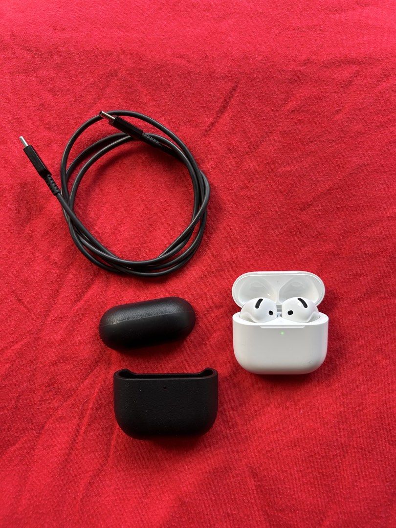 Original Apple Airpods 4 (Non ANC) (Category: Earphones) located in Manila. Submitted by Tjuan13 (Listing ID 1470150491, Image 1). Description: Try Secondhand Original Apple Airpods 4 (Non ANC) for only Php 5500 -100% Original -Free Usb C cable -Free Silicon Case -Smoothness 96% Front & 97% Back -Good battery life -Matagal Malowbat, Mabilis magcharge -Good quality -Crisp Button -Actual Photo -Ready to use -No Box -No swap -Free Shipping via Lalam