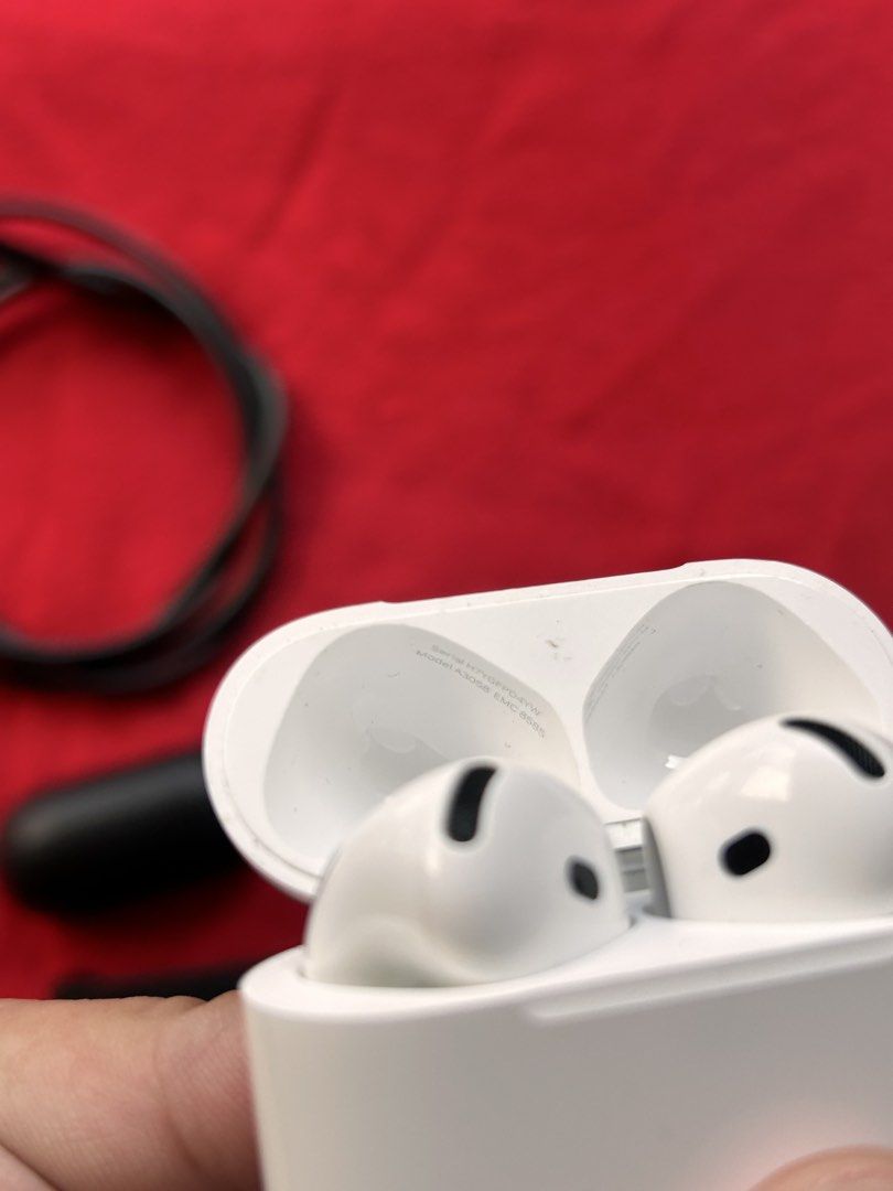 Original Apple Airpods 4 (Non ANC) (Category: Earphones) located in Manila. Submitted by Tjuan13 (Listing ID 1470150491, Image 2). Description: Try Secondhand Original Apple Airpods 4 (Non ANC) for only Php 5500 -100% Original -Free Usb C cable -Free Silicon Case -Smoothness 96% Front & 97% Back -Good battery life -Matagal Malowbat, Mabilis magcharge -Good quality -Crisp Button -Actual Photo -Ready to use -No Box -No swap -Free Shipping via Lalam