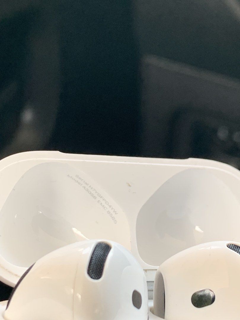 Original Apple Airpods 4 (Non ANC) (Category: Earphones) located in Makati City. Submitted by john15.5 (Listing ID 1470157674, Image 3). Description: Try Secondhand Original Apple Airpods 4 (Non ANC) for only Php 5500 -100% Original -Free Usb C cable -Free Silicon Case -Smoothness 96% Front & 97% Back -Good battery life -Matagal Malowbat, Mabilis magcharge -Good quality -Crisp Button -Actual Photo -Ready to use -No Box -No swap -Free Shipping via