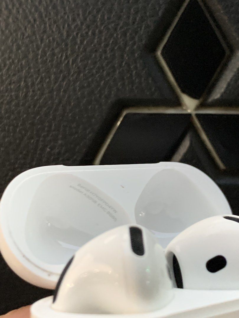 Original Apple Airpods 4 (Non ANC) (Category: Earphones) located in Makati City. Submitted by john15.5 (Listing ID 1470245812, Image 3). Description: Try Secondhand Original Apple Airpods 4 (Non ANC) for only Php 5500 -100% Original -Free Usb C cable -Free Silicon Case -Smoothness 96% Front & 97% Back -Good battery life -Matagal Malowbat, Mabilis magcharge -Good quality -Crisp Button -Actual Photo -Ready to use -No Box -No swap -Free Shipping via