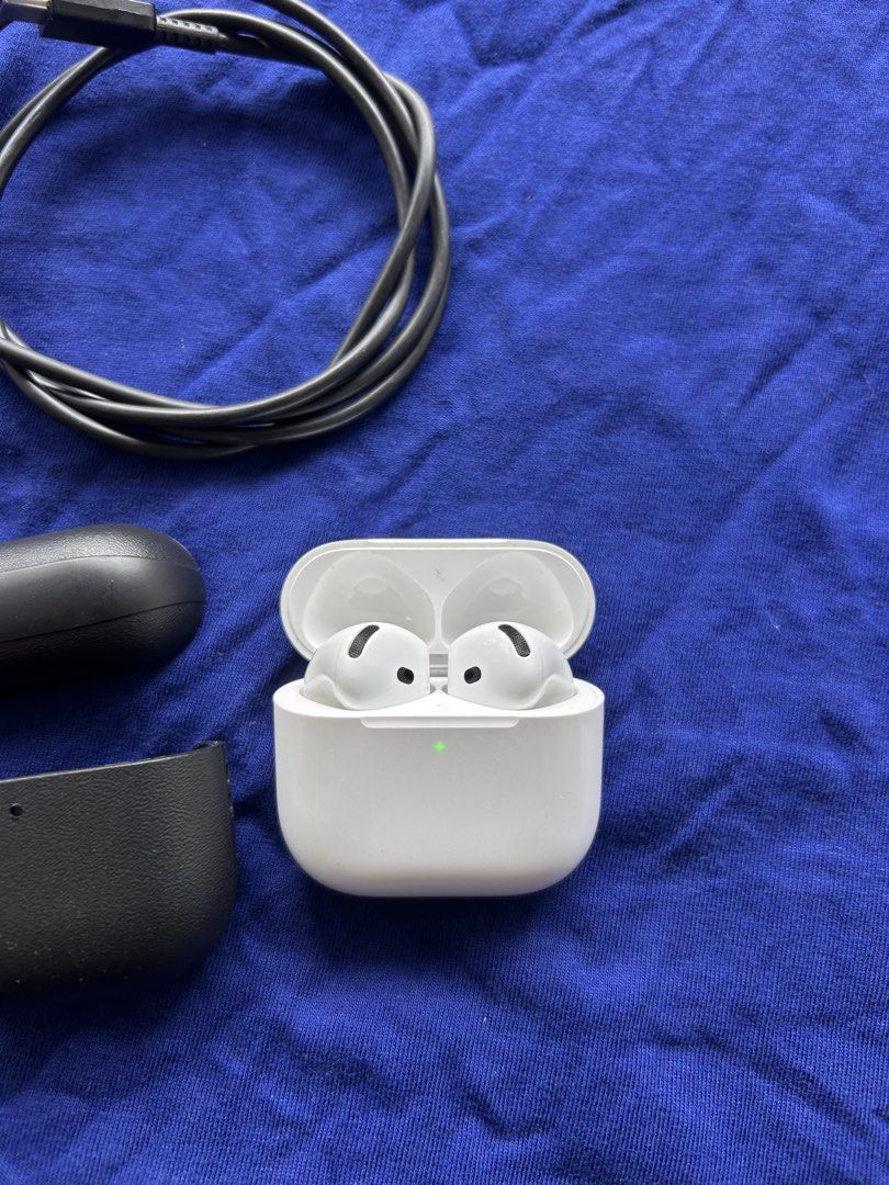 Original Apple Airpods 4 (Non ANC) (Category: Earphones) located in Manila. Submitted by Tjuan13 (Listing ID 1470270196, Image 2). Description: Try Secondhand Original Apple Airpods 4 (Non ANC) for only Php 5500 -100% Original -Free Usb C cable -Free Silicon Case -Smoothness 96% Front & 97% Back -Good battery life -Matagal Malowbat, Mabilis magcharge -Good quality -Crisp Button -Actual Photo -Ready to use -No Box -No swap -Free Shipping via Lalam