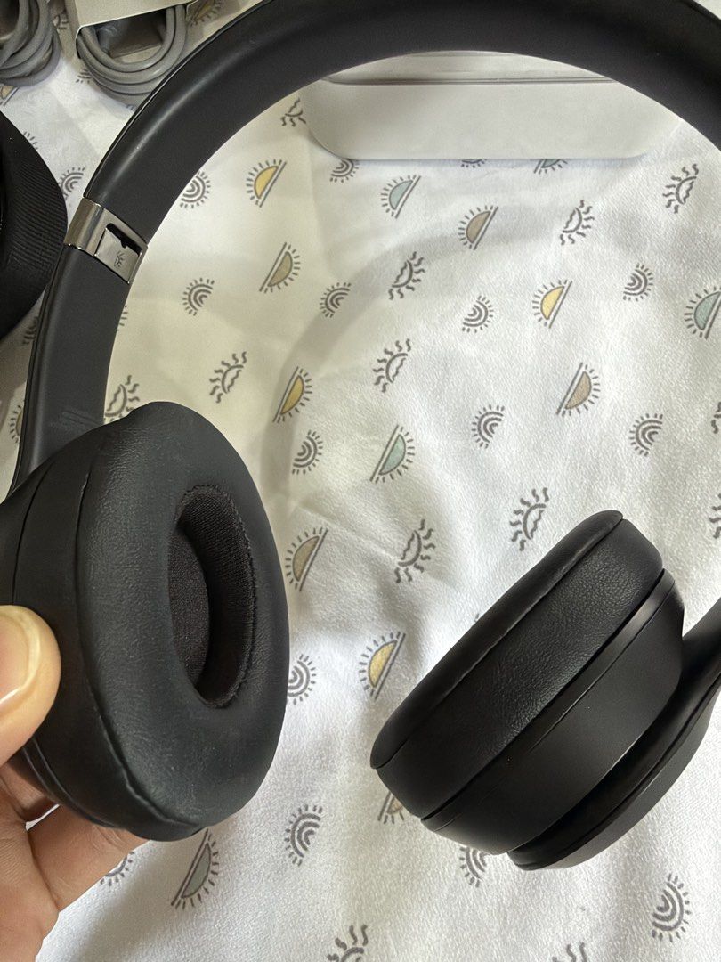 ORIGINAL BEATS SOLO 4 HEADPHONES (BLACK) (Category: Headphones & Headsets) located in Las Pinas. Submitted by arrozal.marknoel (Listing ID 1470180548, Image 3). Description: BEATS SOLO 4 HEADPHONES (BLACK) ✅INCLUDES ORIGINAL PACKAGING ✅INCLUDES CASE, AUDIO CABLE, CHARGING CABLE ✅USED FEW TIMES ✅GOOD AS NEW ✅RFS: DECLUTTERING.
