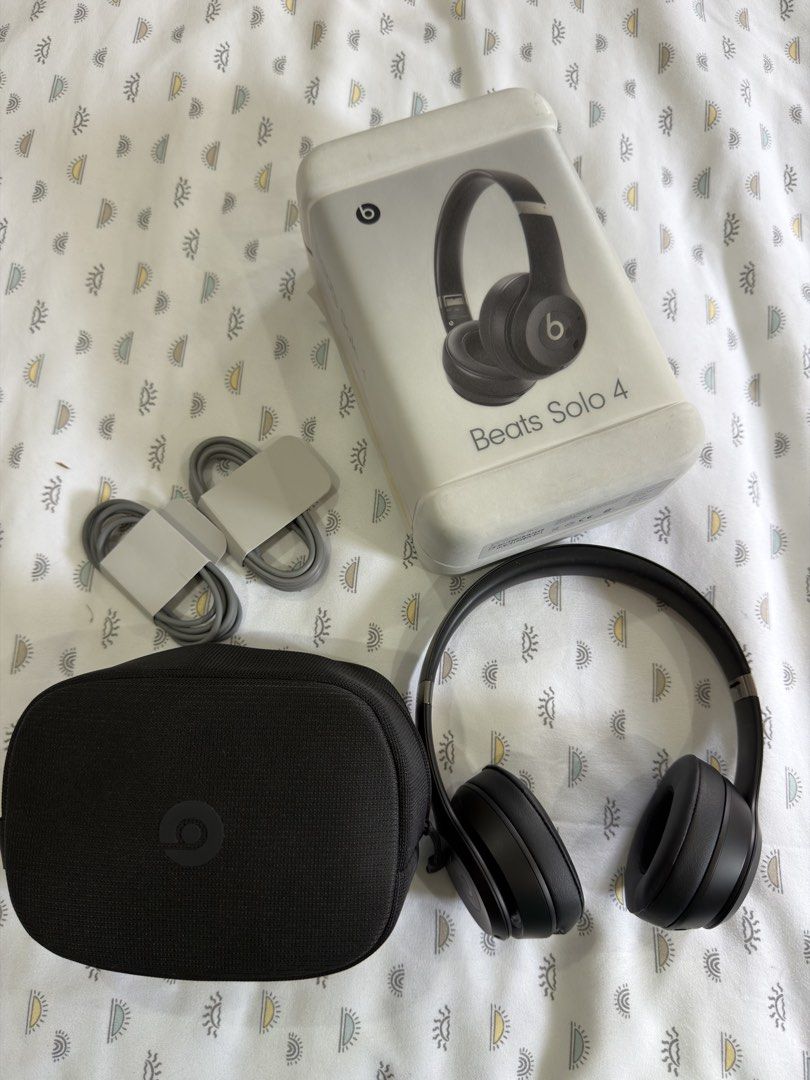 ORIGINAL BEATS SOLO 4 HEADPHONES (BLACK) (Category: Headphones & Headsets) located in Las Pinas. Submitted by arrozal.marknoel (Listing ID 1470180548, Image 1). Description: BEATS SOLO 4 HEADPHONES (BLACK) ✅INCLUDES ORIGINAL PACKAGING ✅INCLUDES CASE, AUDIO CABLE, CHARGING CABLE ✅USED FEW TIMES ✅GOOD AS NEW ✅RFS: DECLUTTERING.