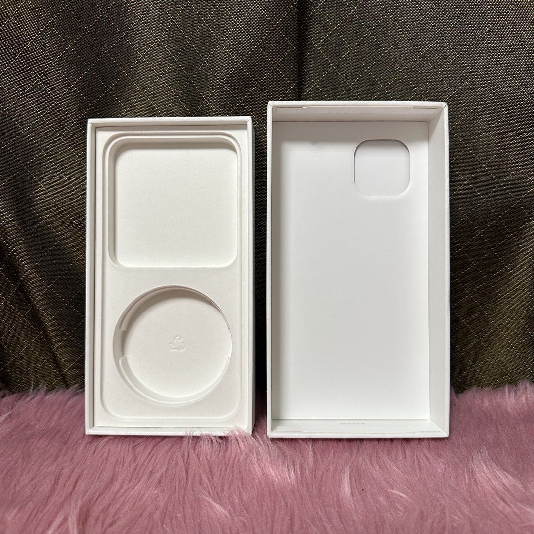 Original box for iPhone 13 256gb Midnight (Category: iPhone 13 Series) located in Pasig City. Submitted by loveyyy08 (Listing ID 1470295617, Image 2). Description: Original box For iPhone 13 256gb Midnight No unit included :) RFS: Not needed anymore 📍Location: Pasig Lifehomes 🛵Delivery: Same day delivery/LBC only 💰Mode of Payment: Cash/Bank Transfer .
