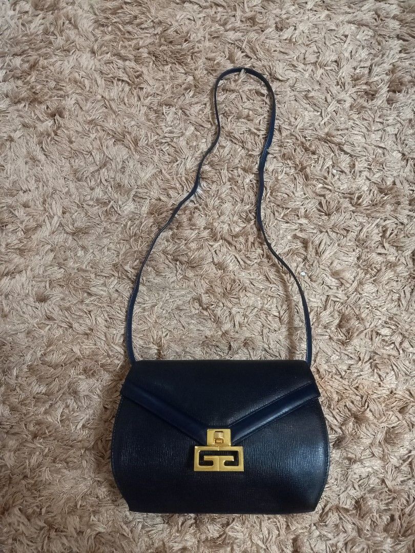 Original givenchy leather small cross body bag (Category: Cross-body Bags) located in Binmaley. Submitted by fashionluxury058 (Listing ID 1470144625, Image 1). Description: original givenchy leather small cross body bag in very good condition size: small genuine leather.