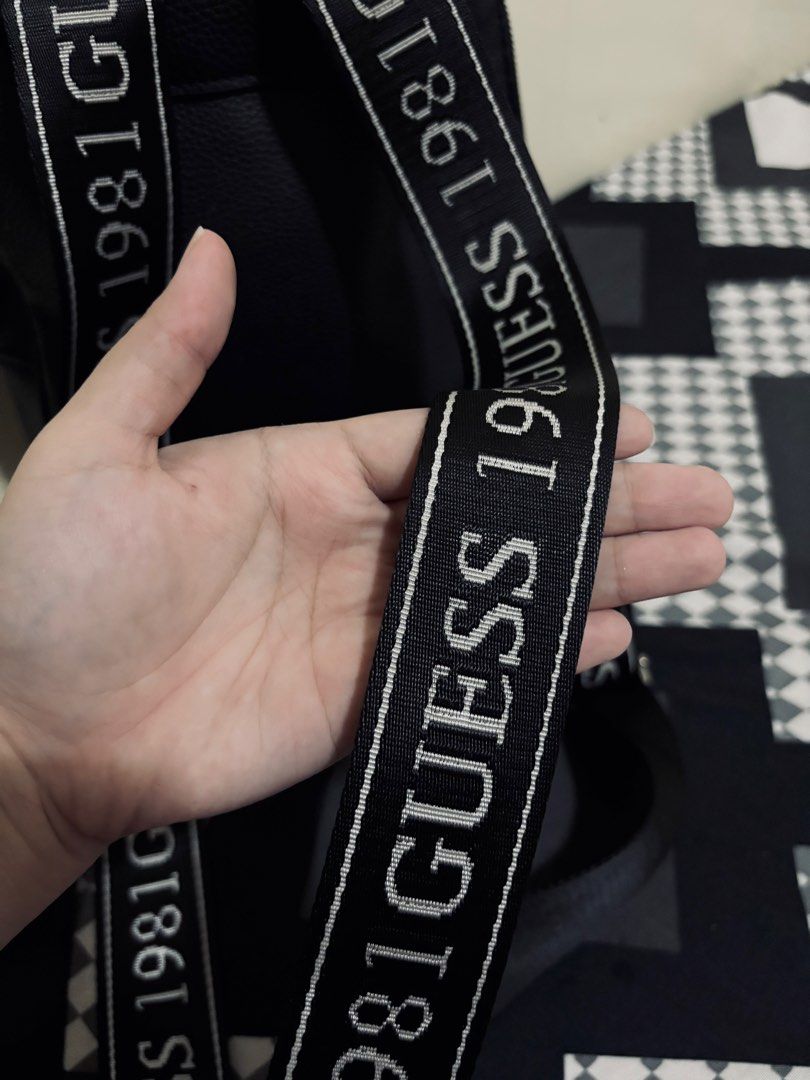 ORIGINAL GUESS (Category: Backpacks) located in Manila. Submitted by tepphhyyy (Listing ID 1470254782, Image 3). Description: .