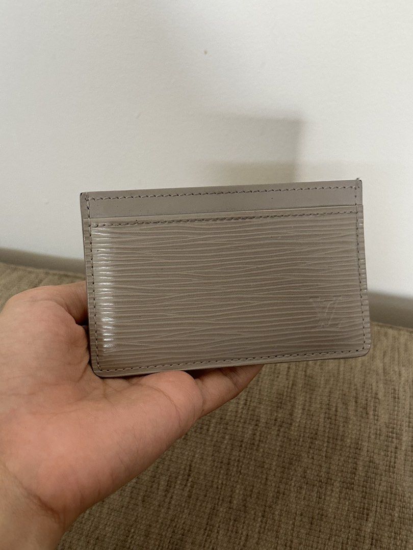 Original lv card holder epi (Category: Luxury Bags & Wallets) located in Manila. Submitted by lily_2567 (Listing ID 1470186869, Image 2). Description: 100% Money back Epi lv card holder.
