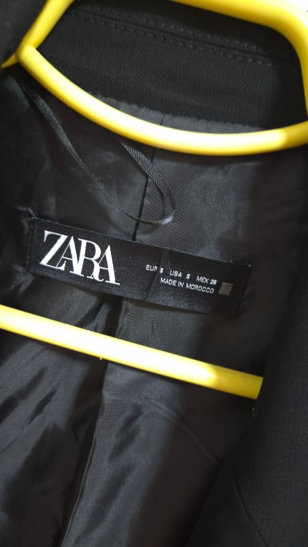 Original Zara Black Blazer (Preloved) (Category: Coats, Jackets and Outerwear) located in Cavite. Submitted by yrdce (Listing ID 1470322599, Image 2). Description: Original, bought in Zara Store (price almost 3k) Size small, no stains Worn once RFS decluttering.