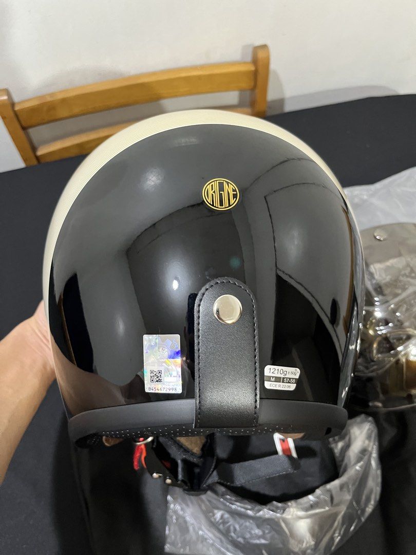 Origine Primo Sharp Gloss Gold Open Face Helmet Size M (Category: Caps & Hats) located in Bulacan. Submitted by beajacinto (Listing ID 1470314323, Image 2). Description: - Brand/Model: Origine Primo Sharp Open Face Helmet - Color/Finish: Gloss Gold - Size: M (57-58 cm) - Safety: ECE R 22.06 certified - Weight: Approx. 1210g - Features: Classic vintage styling with premium brown quilted interior padding and secure strap buckle - Inclusions: Origin