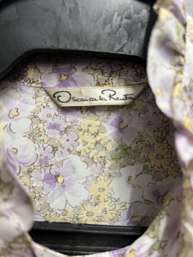 OSCAR dela RENTA (Category: Longsleeves) located in Dasmarinas. Submitted by jessputrages (Listing ID 1470328294, Image 3). Description: For sale Oscar dela Renta Excellent condition No issue 1500 plus shipping fee Pm for more details.