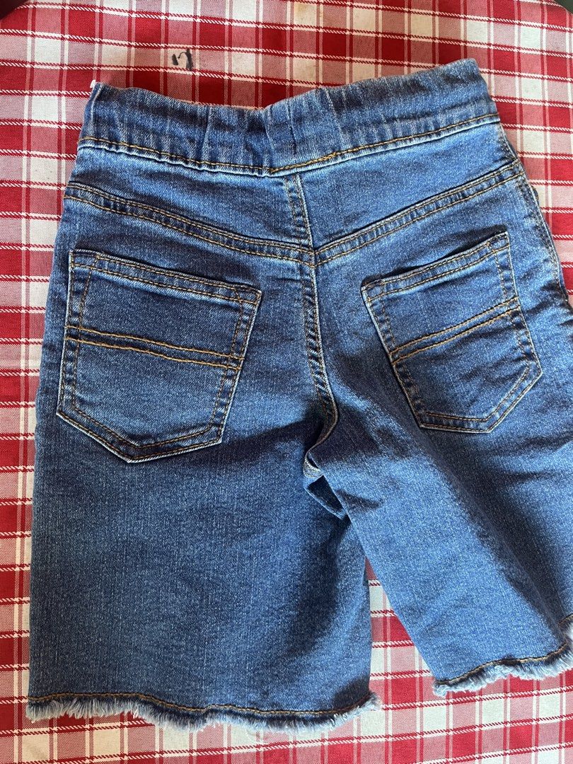 oshkosh denim shorts (Category: Babies & Kids Fashion) located in Quezon City. Submitted by dressingroombylech (Listing ID 1470212605, Image 3). Description: fits 5/6.