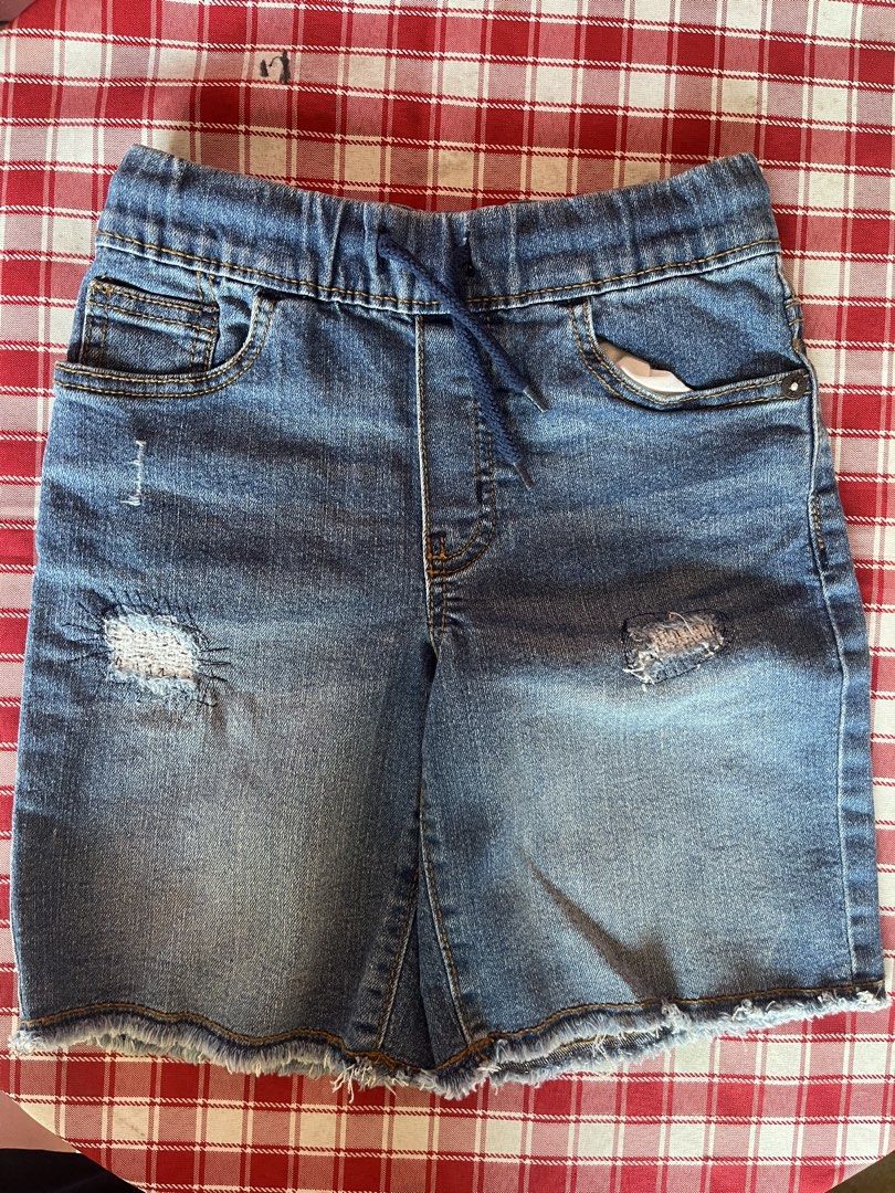 oshkosh denim shorts (Category: Babies & Kids Fashion) located in Quezon City. Submitted by dressingroombylech (Listing ID 1470212605, Image 1). Description: fits 5/6.