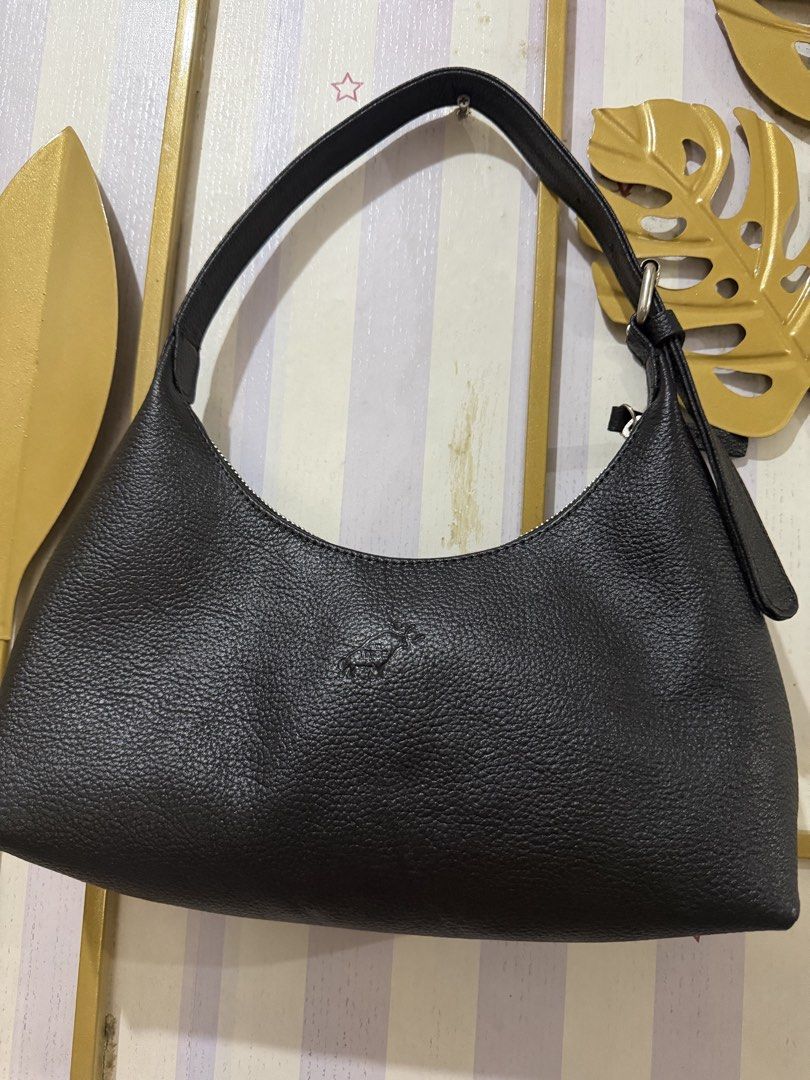 Our tribe Kili Bag (Category: Shoulder Bags) located in Makati City. Submitted by crizhazel (Listing ID 1470286587, Image 2). Description: Original and no any issue brandnew Our Tribe Loc Mandaluyong.