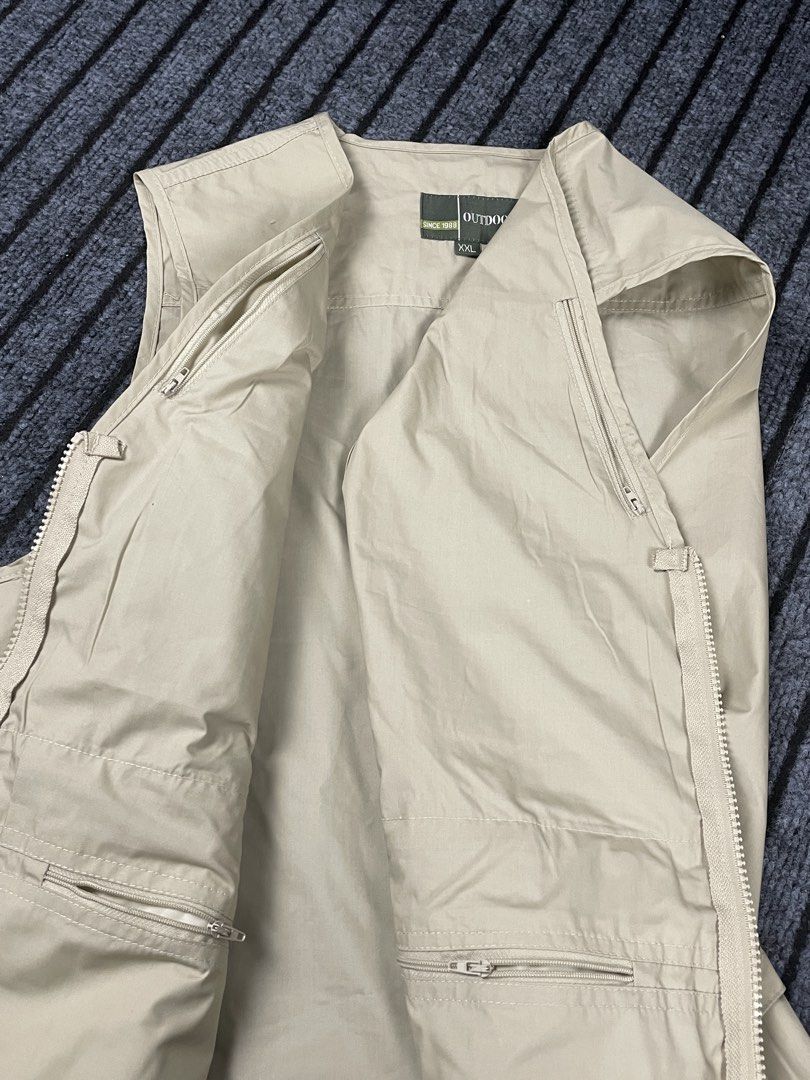 Outdoor - Utility/Multipocket Lightweight Vest (Category: Vests) located in Puerto Princesa. Submitted by palawan.swagdealer (Listing ID 1470204474, Image 3). Description: All details are provided In excellent condition No flaws Total pockets: 16.