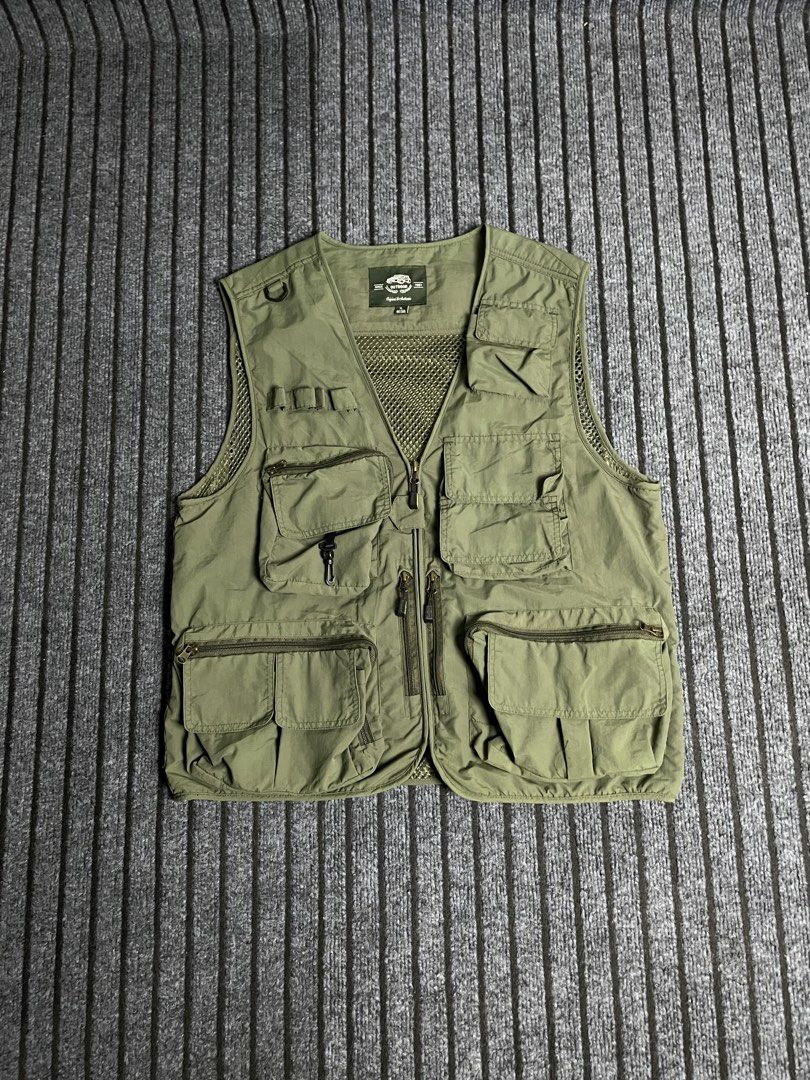 Outdoor - Utility/Multipocket Lightweight Vest (Category: Vests) located in Puerto Princesa. Submitted by palawan.swagdealer (Listing ID 1470205561, Image 1). Description: All details are provided Detatchable back cover for ventilation Mesh interior In excellent condition No flaws Total pockets: 14.