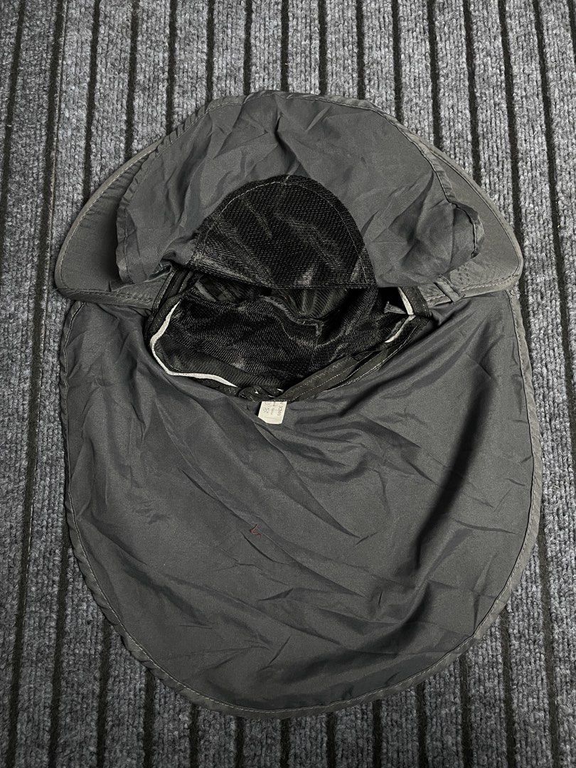 Outdoor Hat with Mesh Mask & Neck Flap (Category: Caps & Hats) located in Puerto Princesa. Submitted by palawan.swagdealer (Listing ID 1470192607, Image 3). Description: No brand Excellent condition No flaws or signs of use.