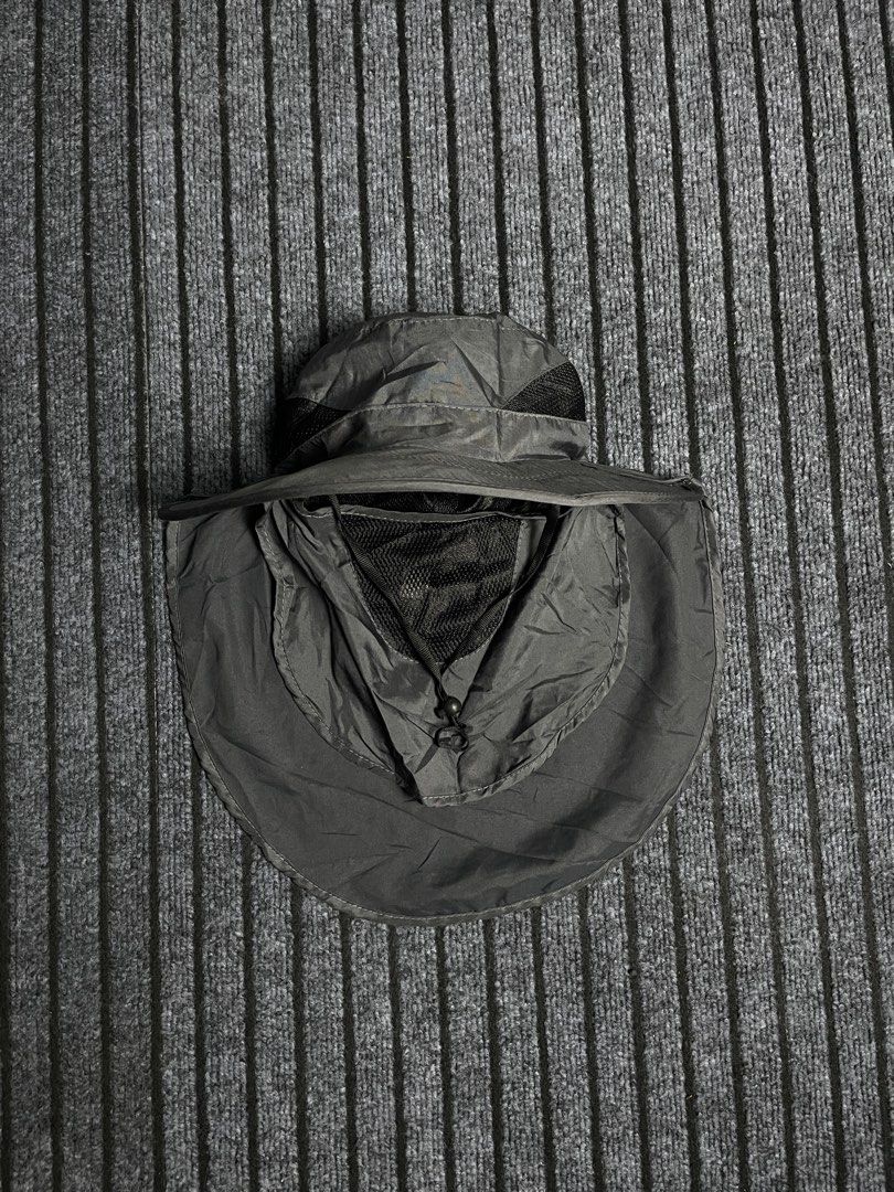 Outdoor Hat with Mesh Mask & Neck Flap (Category: Caps & Hats) located in Puerto Princesa. Submitted by palawan.swagdealer (Listing ID 1470192607, Image 2). Description: No brand Excellent condition No flaws or signs of use.