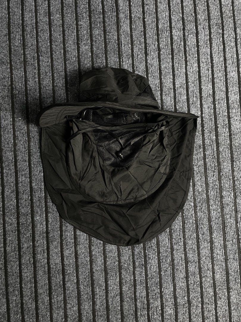 Outdoor Hat with Mesh Mask and Neck Flap (Category: Caps & Hats) located in Puerto Princesa. Submitted by palawan.swagdealer (Listing ID 1470192786, Image 2). Description: No brand Excellent condition No flaws or signs of usage.