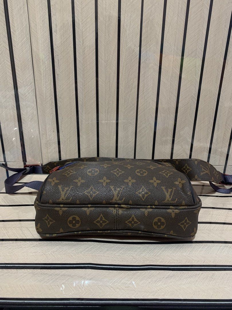 Outdoor Messenger Bag (Category: Cross-body Bags) located in San Fernando. Submitted by preluxuria_online_shop (Listing ID 1470276896, Image 3). Description: .
