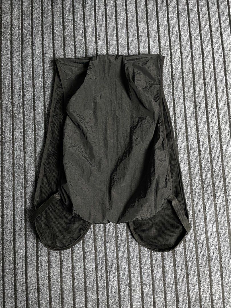 Outdoor Multipocket Lightweight Vest (Category: Vests) located in Puerto Princesa. Submitted by palawan.swagdealer (Listing ID 1470201895, Image 3). Description: All details are provided In excellent condition No major flaws or signs of use 5 total pockets.