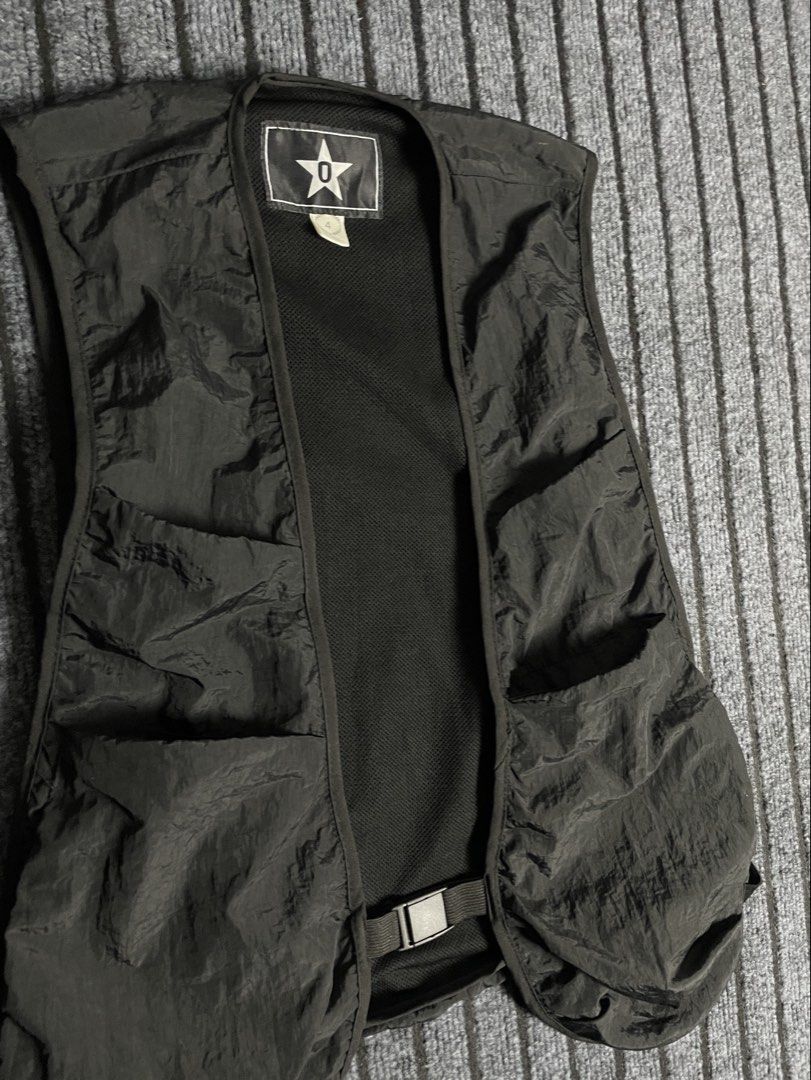 Outdoor Multipocket Lightweight Vest (Category: Vests) located in Puerto Princesa. Submitted by palawan.swagdealer (Listing ID 1470201895, Image 2). Description: All details are provided In excellent condition No major flaws or signs of use 5 total pockets.