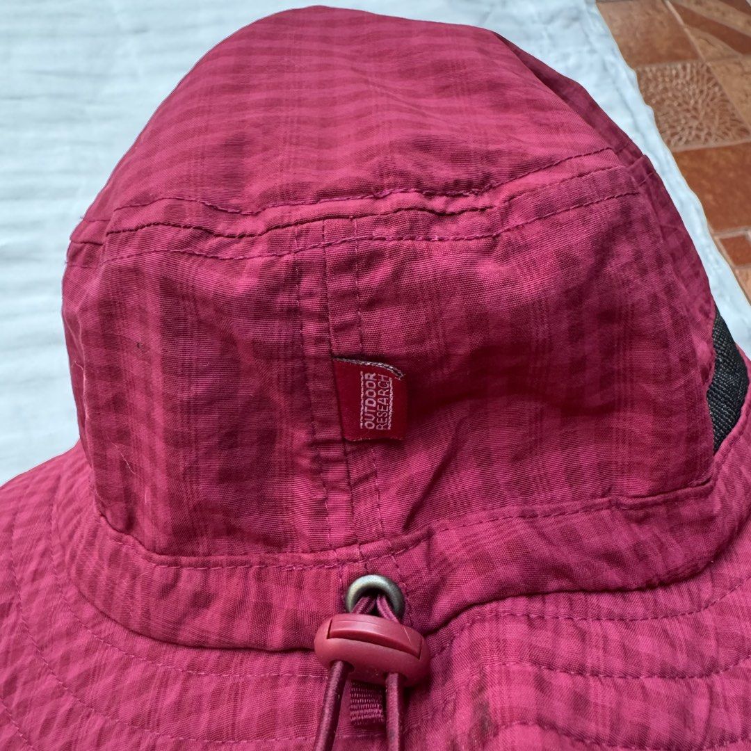OUTDOOR RESEARCH (Category: Caps & Hats) located in Pasig City. Submitted by jaaard (Listing ID 1470286450, Image 3). Description: For sale Good condition Pm me.
