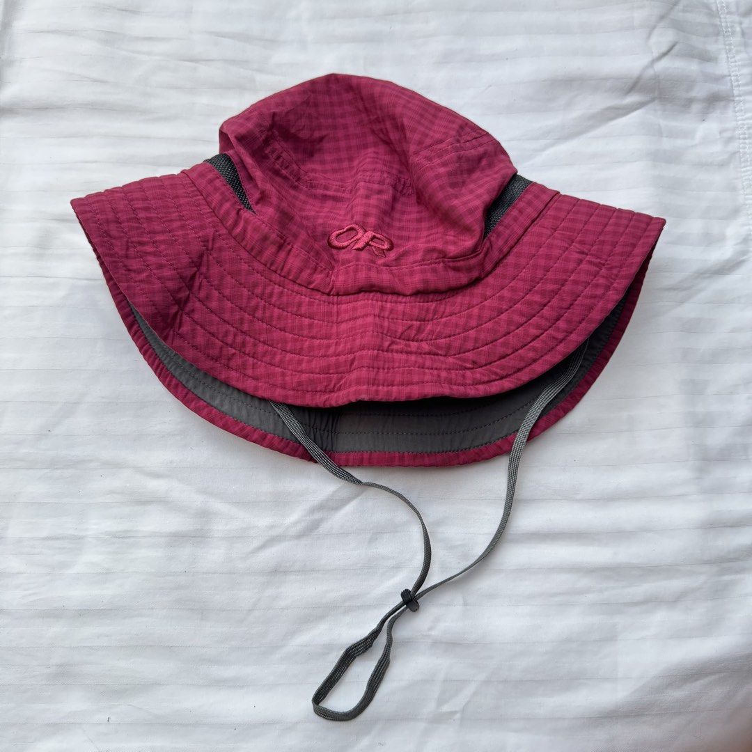 OUTDOOR RESEARCH (Category: Caps & Hats) located in Pasig City. Submitted by jaaard (Listing ID 1470286450, Image 1). Description: For sale Good condition Pm me.