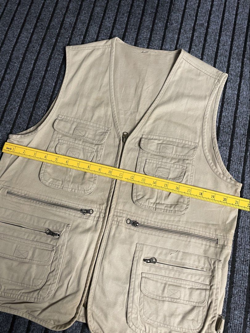Outdoor Utility/Multipocket Vest (Category: Vests) located in Puerto Princesa. Submitted by palawan.swagdealer (Listing ID 1470203040, Image 3). Description: No brand All details are provided In very good condition Total pockets: 10.
