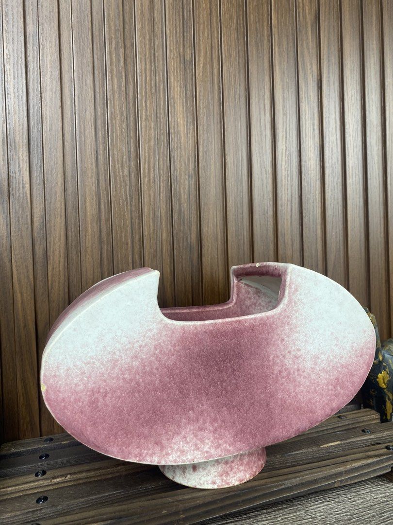 Oval Wing Vase (Category: Vases & Decorative Bowls) located in Pasay City. Submitted by thepickypicker (Listing ID 1470176979, Image 2). Description: Oval Wing P680 Size: 6 1/4 tall, 9 5/8 long *has chips, check photos.