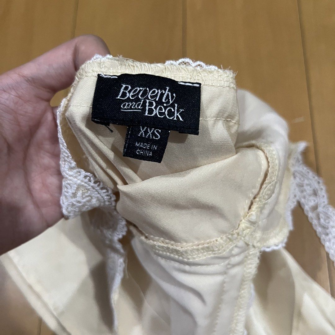 Pacsun beverly & beck yellow silk halter top (Category: Sleeveless) located in Batangas. Submitted by iceinmybag (Listing ID 1470276969, Image 3). Description: xxs on tag looove this top n the colour rfs: too many going out tops tgs Zara Pacsun Brandy melville.