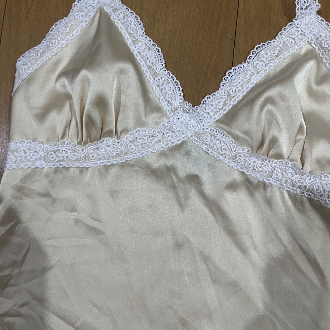 Pacsun beverly & beck yellow silk halter top (Category: Sleeveless) located in Batangas. Submitted by iceinmybag (Listing ID 1470276969, Image 2). Description: xxs on tag looove this top n the colour rfs: too many going out tops tgs Zara Pacsun Brandy melville.