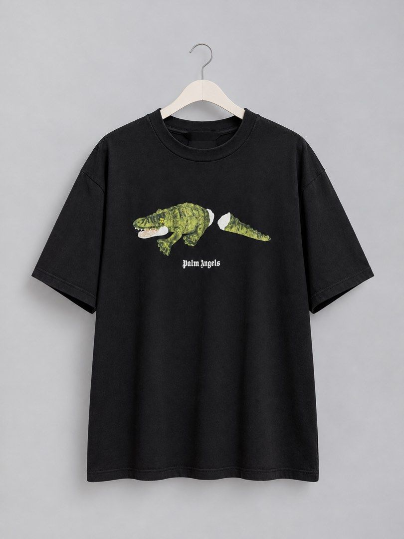 Palm Angels Crocodile Graphic Black Tee Size L (Category: Tshirts & Polo Shirts ) located in Iloilo. Submitted by cloud.thrifts (Listing ID 1470157345, Image 1). Description: - Brand: Palm Angels - Color: Black - Size: Large (L) - Material: 100% Cotton - Design: Severed crocodile graphic with logo on chest, large gothic logo on back - Details: Ribbed collar, straight hem, style code PMBB036F18441027 - Condition: Minor lint on collar ribbing, othe