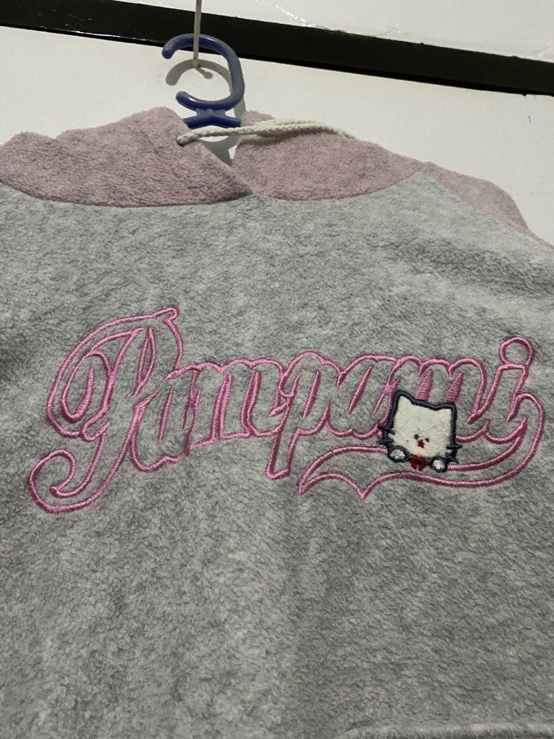 Pampami Hoodie (Category: Hoodies) located in Don Carlos. Submitted by thriftowndc (Listing ID 1470330965, Image 2). Description: y2k hoodie.
