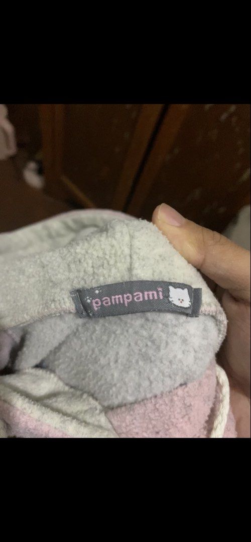 Pampami Hoodie (Category: Hoodies) located in Don Carlos. Submitted by thriftowndc (Listing ID 1470330965, Image 3). Description: y2k hoodie.
