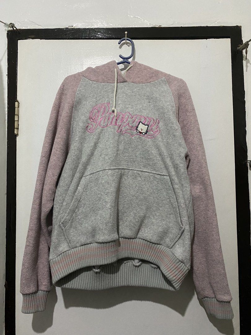 Pampami Hoodie (Category: Hoodies) located in Don Carlos. Submitted by thriftowndc (Listing ID 1470330965, Image 1). Description: y2k hoodie.