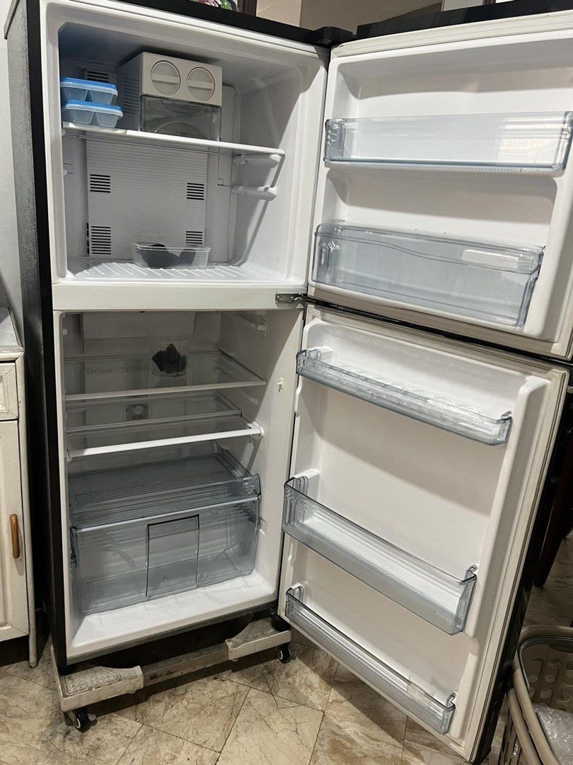 Panasonic Econavi Inverter NR-BL268 Refrigerator (Category: Refrigerators and Freezers) located in Mandaluyong City. Submitted by nadsfranco (Listing ID 1470194539, Image 2). Description: - Brand/Model: Panasonic NR-BL268 Double Door Refrigerator - Technology: Econavi Inverter for energy savings - Capacity: 231L storage volume - Color/Finish: Sleek glossy black - Voltage: 220-240V, 60Hz - Inclusions: Complete with all interior glass shelves, door